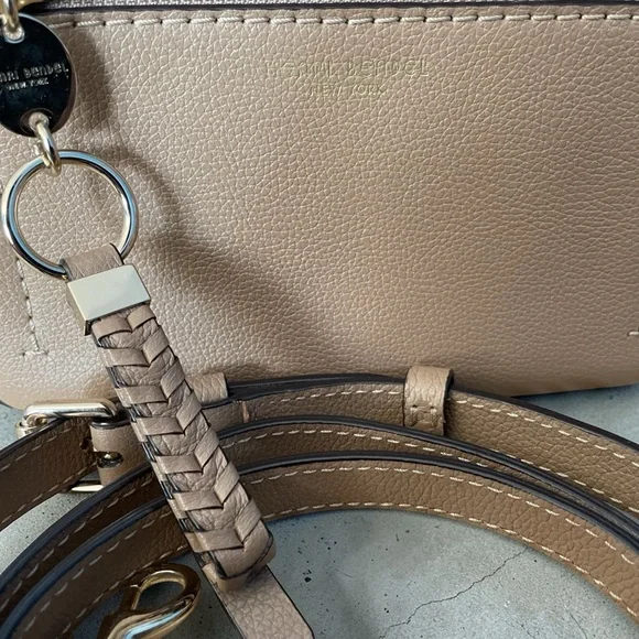 Henri Bendel Pebbled Leather Camera Crossbody Bag Beige Neutral Gold Hardware - Picture 4 of 12